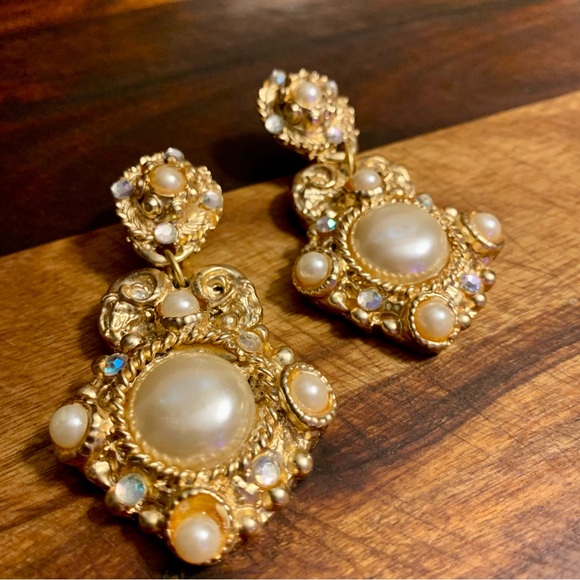 1980’s Vintage Glass Pearl Gold Plate Clip On Earrings Fit For a Queen - Picture 4 of 8